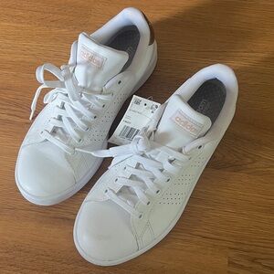 **SALE* Adidas Advantage White Sneakers Tennis Shoes NEW Cloudfoam Size 9 M Gold
